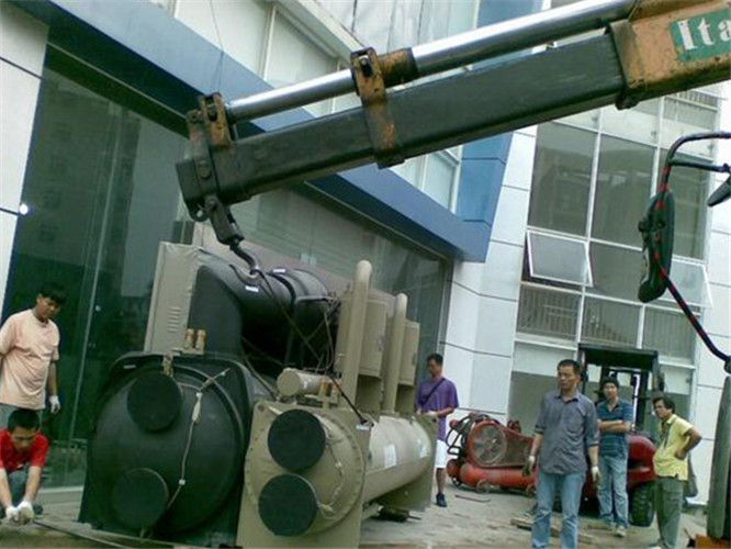 福田区随车吊和汽车吊的核心区别是什么？哪种更省钱？